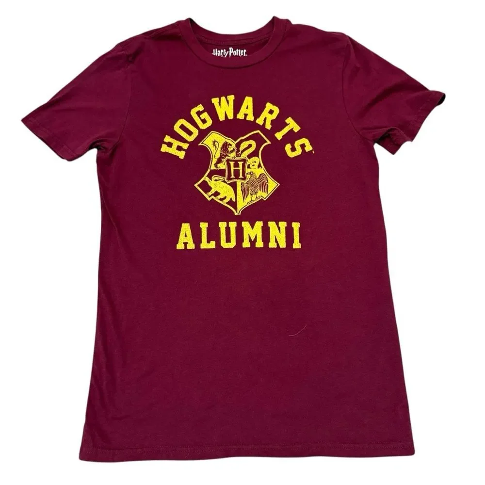 Harry Potter Hogwarts Alumni Tee Tshirt Size M Maroon Burgundy Gryffindor